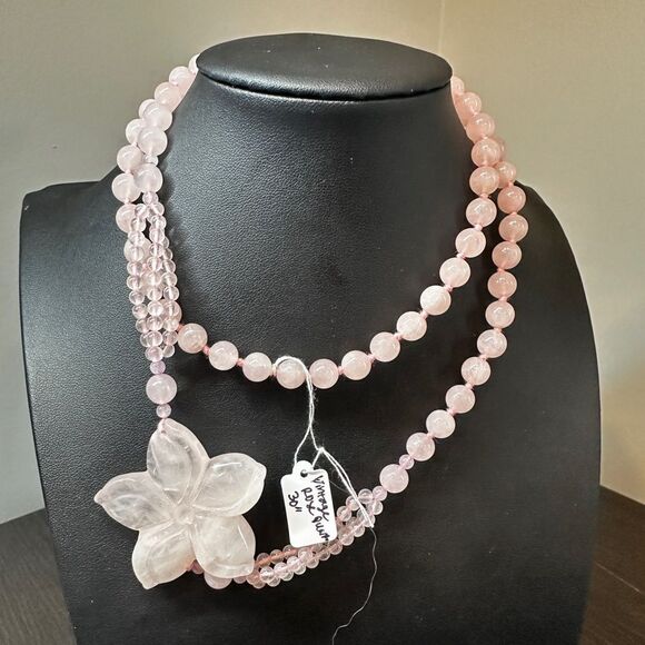 Solid rose quartz beaded and carved flower pendant necklace! - Picture 6 of 11